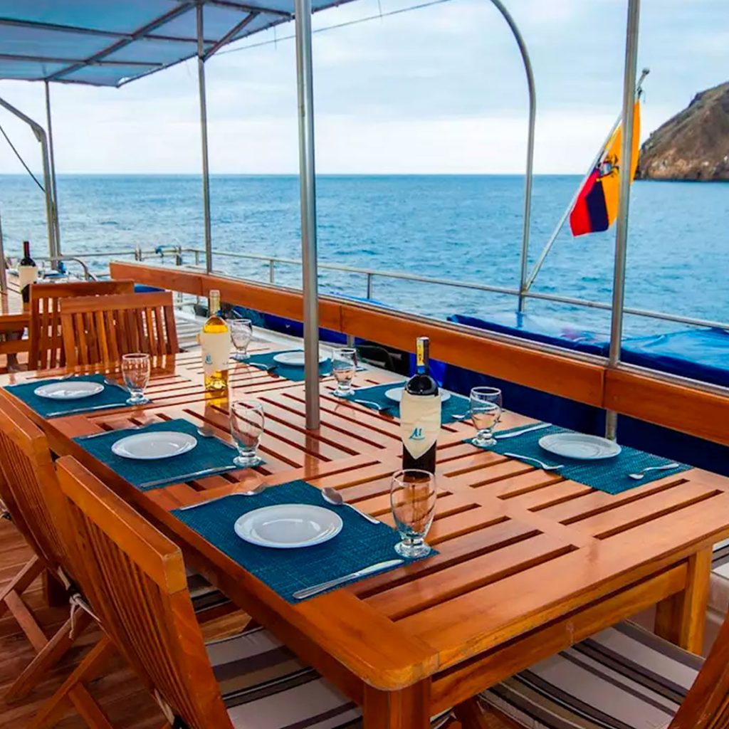 Dining Archipel I Galapagos Cruise