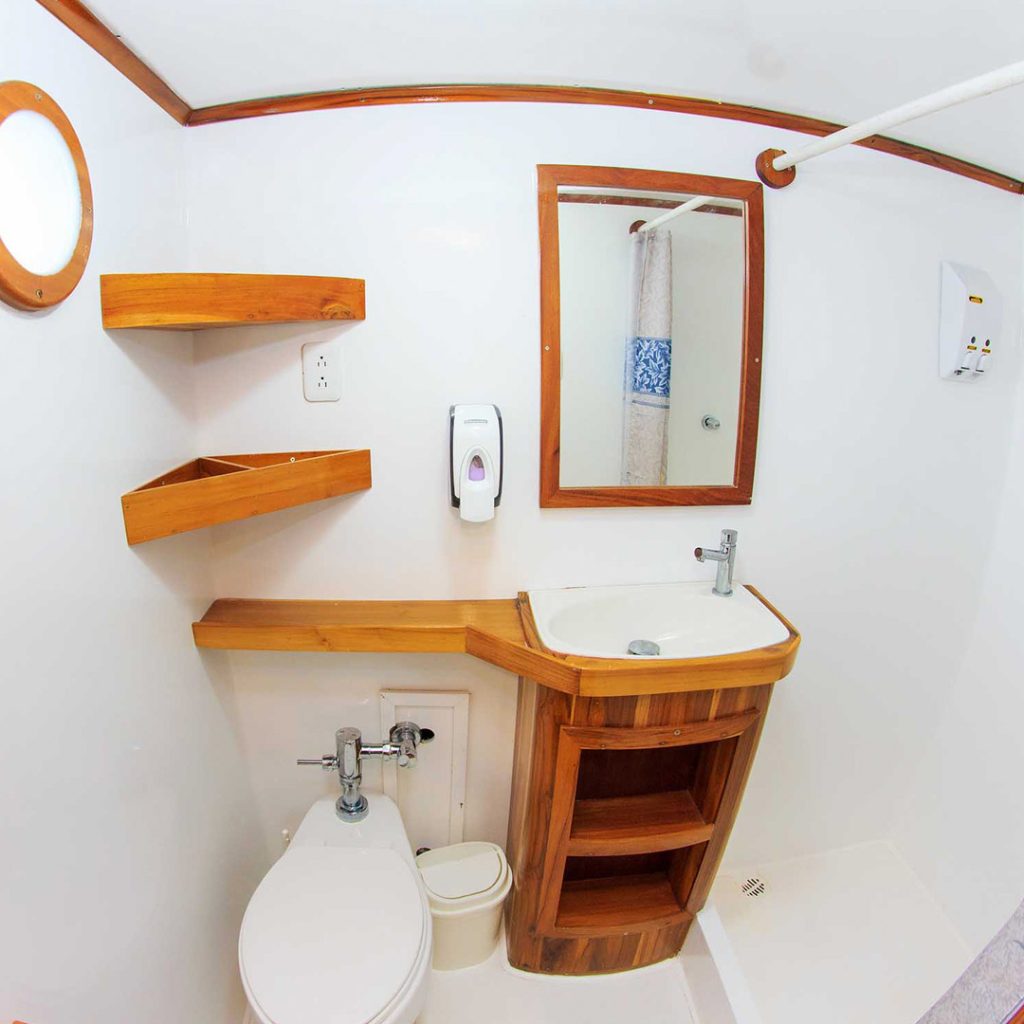 Bathroom Eden Galapagos Yacht