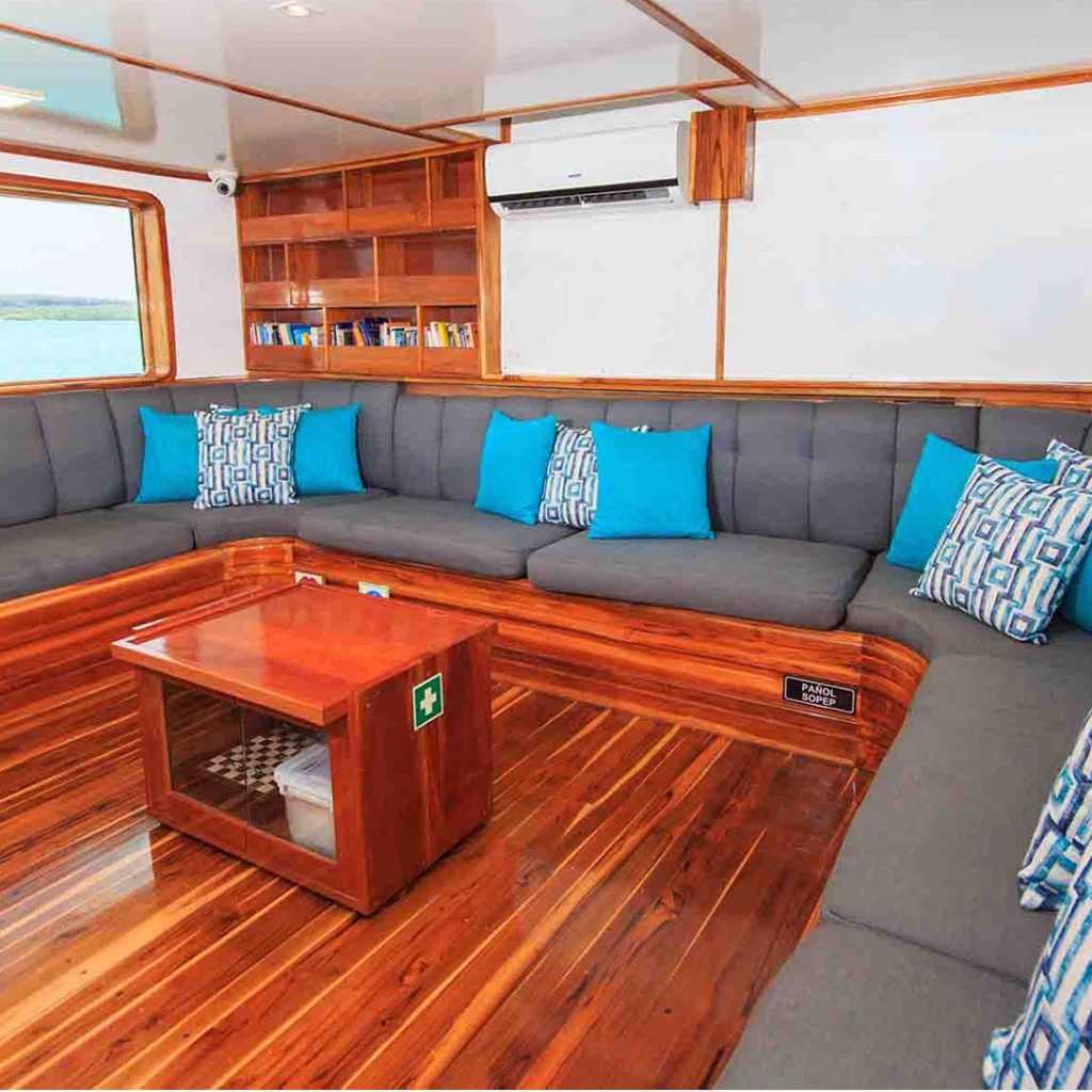 Lounge Eden Galapagos Yacht