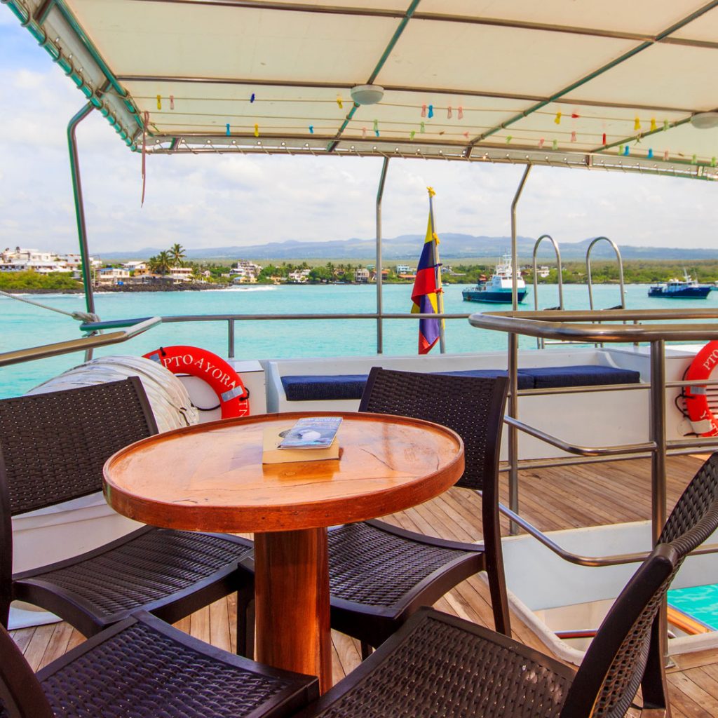 Lounge Eden Galapagos Yacht