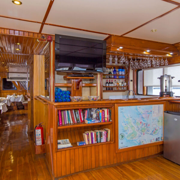 Bar Estrella del Mar Galapagos Cruise