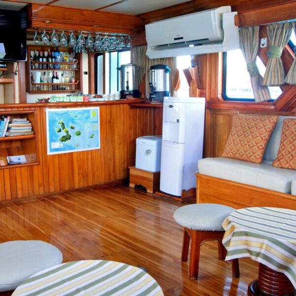 Social Area Estrella del Mar Galapagos Cruise