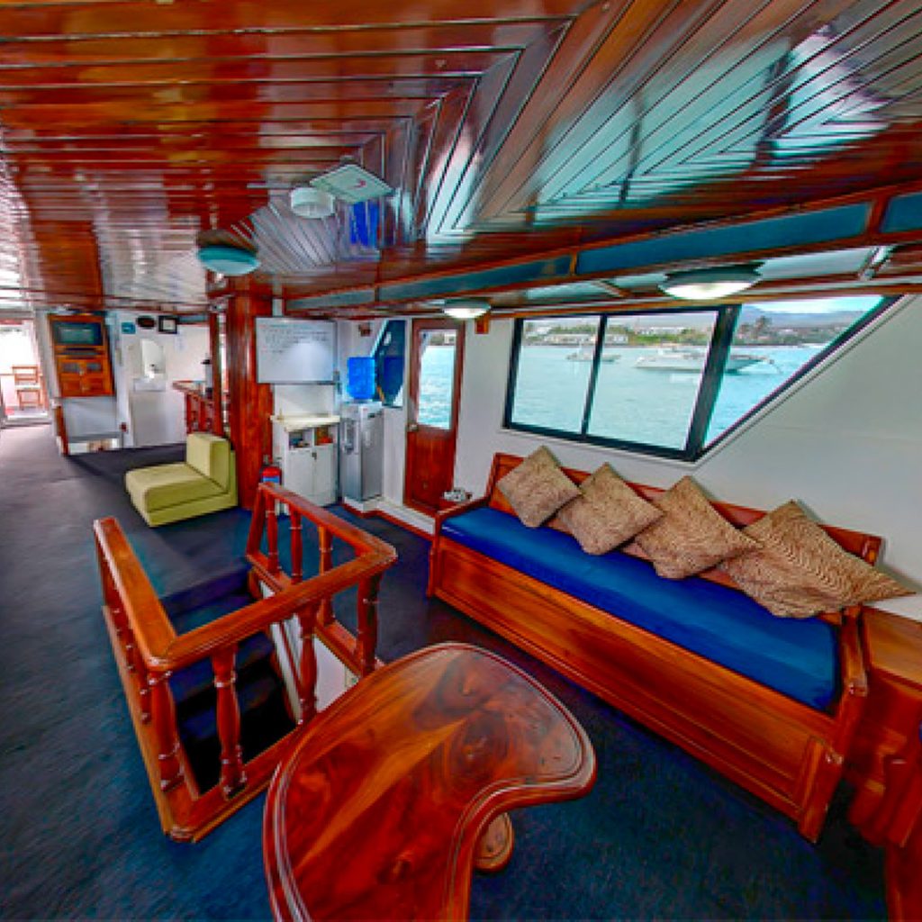 Lounge Darwin Galapagos Yacht