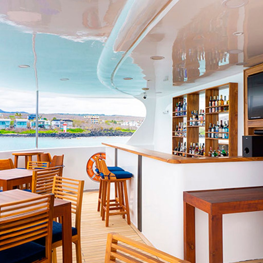 Al Fresco Dining Galapagos Horizon Cruise