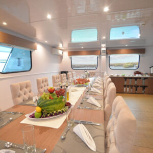 Dining Seaman Journey Galapagos Cruise