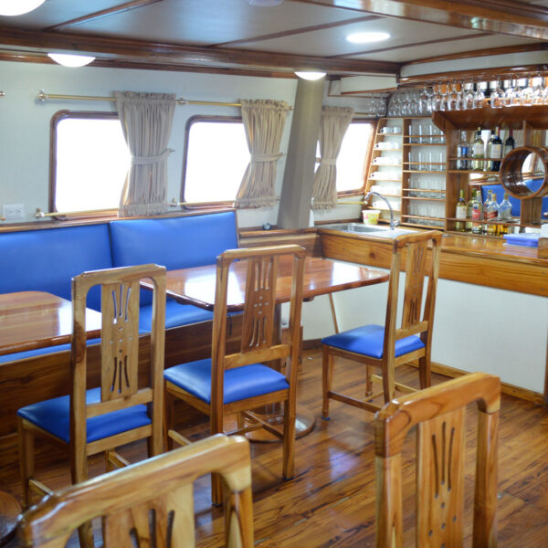 Dining Golondrina Galapagos Yacht