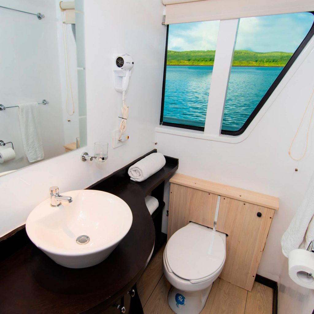 Bathroom Monserrat Galapagos Cruise