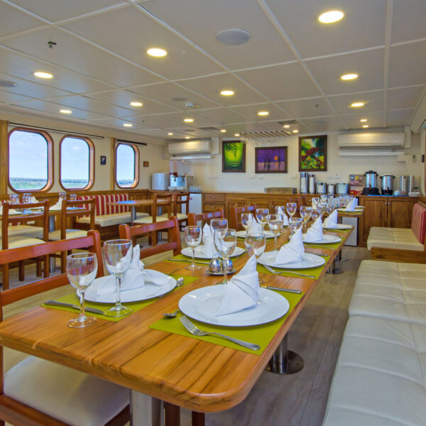Dining Tip Top IV Galapagos Cruise